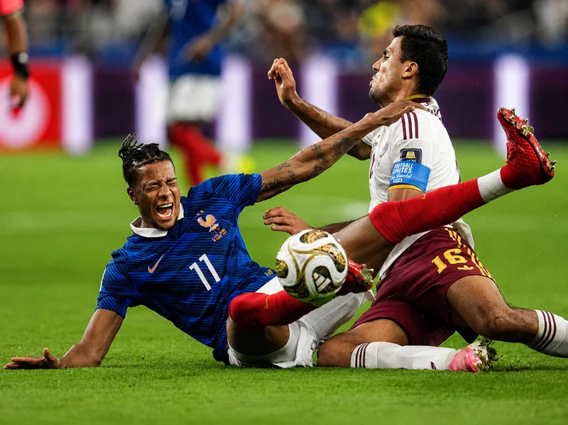 FIFA đánh giá Golden Ball dựa trên ảnh hưởng tổng thể, kỹ thuật, chiến thuật và đóng góp của cầu thủ.