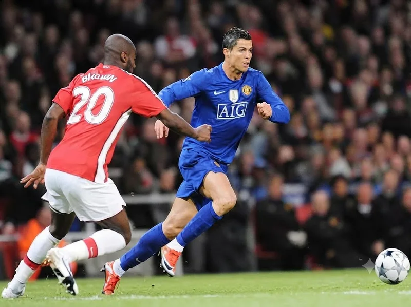 Những màn chạm trán giữa Arsenal và Manchester United đã tạo ra nhiều khoảnh khắc đáng nhớ trong lịch sử bóng đá Anh.