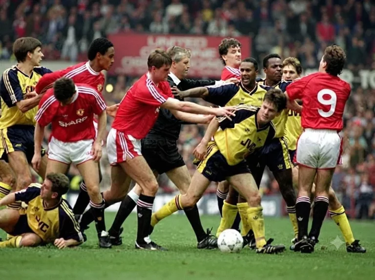 Arsenal vs Manchester United: Đại chiến rung chuyển nước Anh