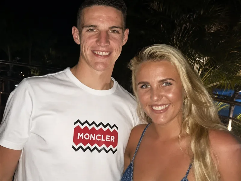 Declan Rice và Lauren Fryer bắt đầu mối quan hệ từ thời niên thiếu, trước những bước tiến lớn trong sự nghiệp bóng đá của Rice.